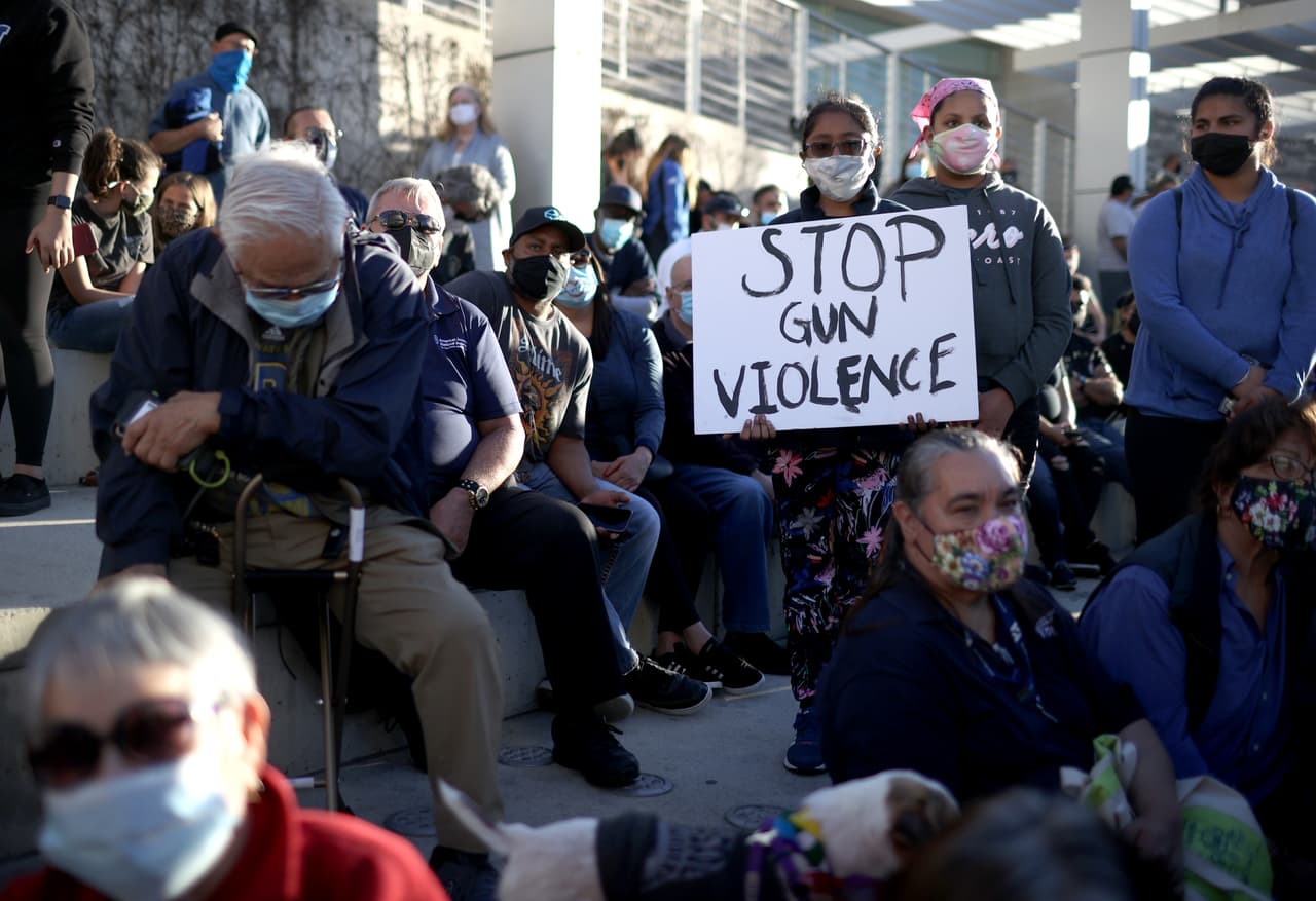Las agencias del orden aún intentan determinar el móvil del ataque, considerado como 
<a href="https://www.univision.com/local/san-francisco-kdtv/conmocion-tras-tiroteo-masivo-que-dejo-nueve-muertos-en-el-vta-de-san-jose">el peor tiroteo masivo en la historia del Área de la Bahía</a> desde julio de 1993, cuando un cliente molesto entró a una firma de abogados en San Francisco y mató a ocho personas antes de suicidarse.