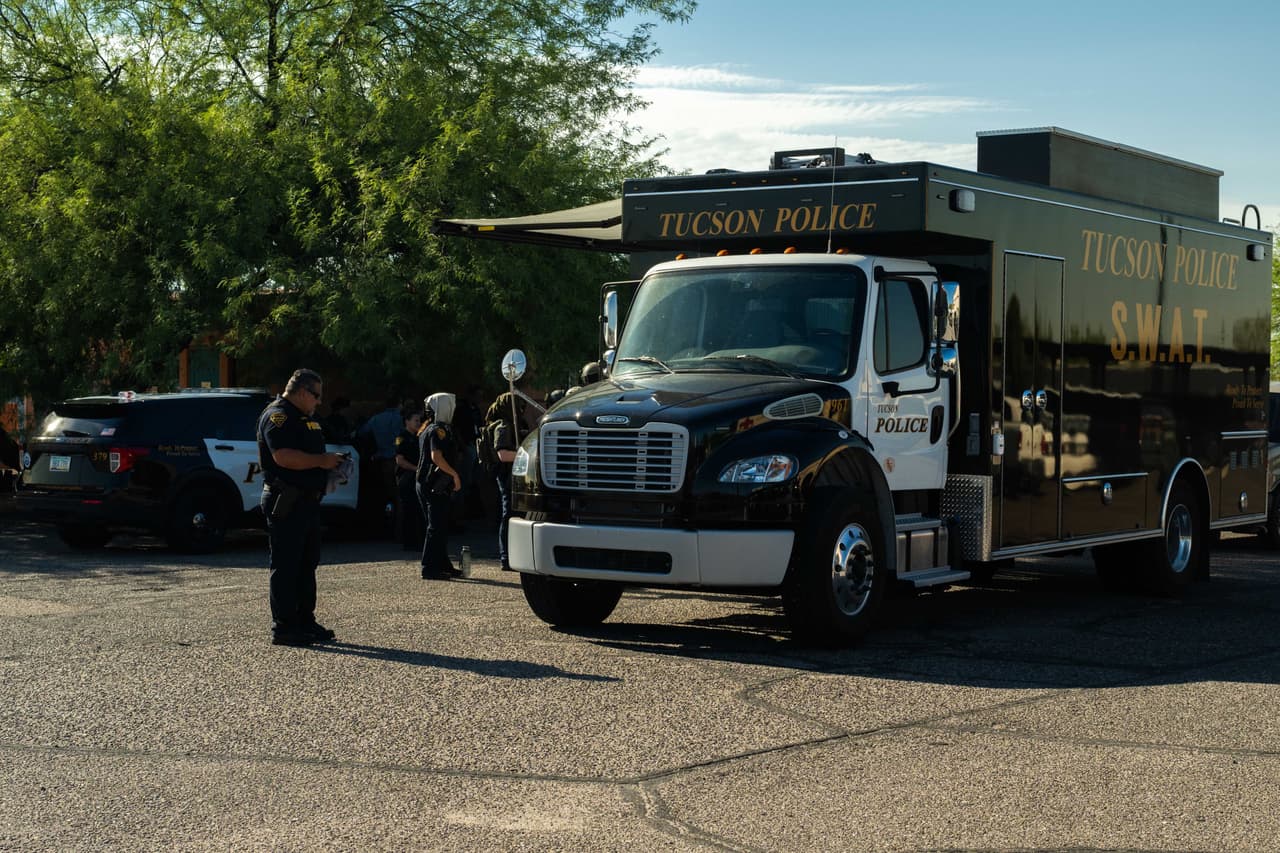 Una vez que el hombre fue puesto bajo custodia, las autoridades locales levantaron el dispositivo de seguridad y se reabrió la zona a la circulación alrededor de las 9:30 a.m.