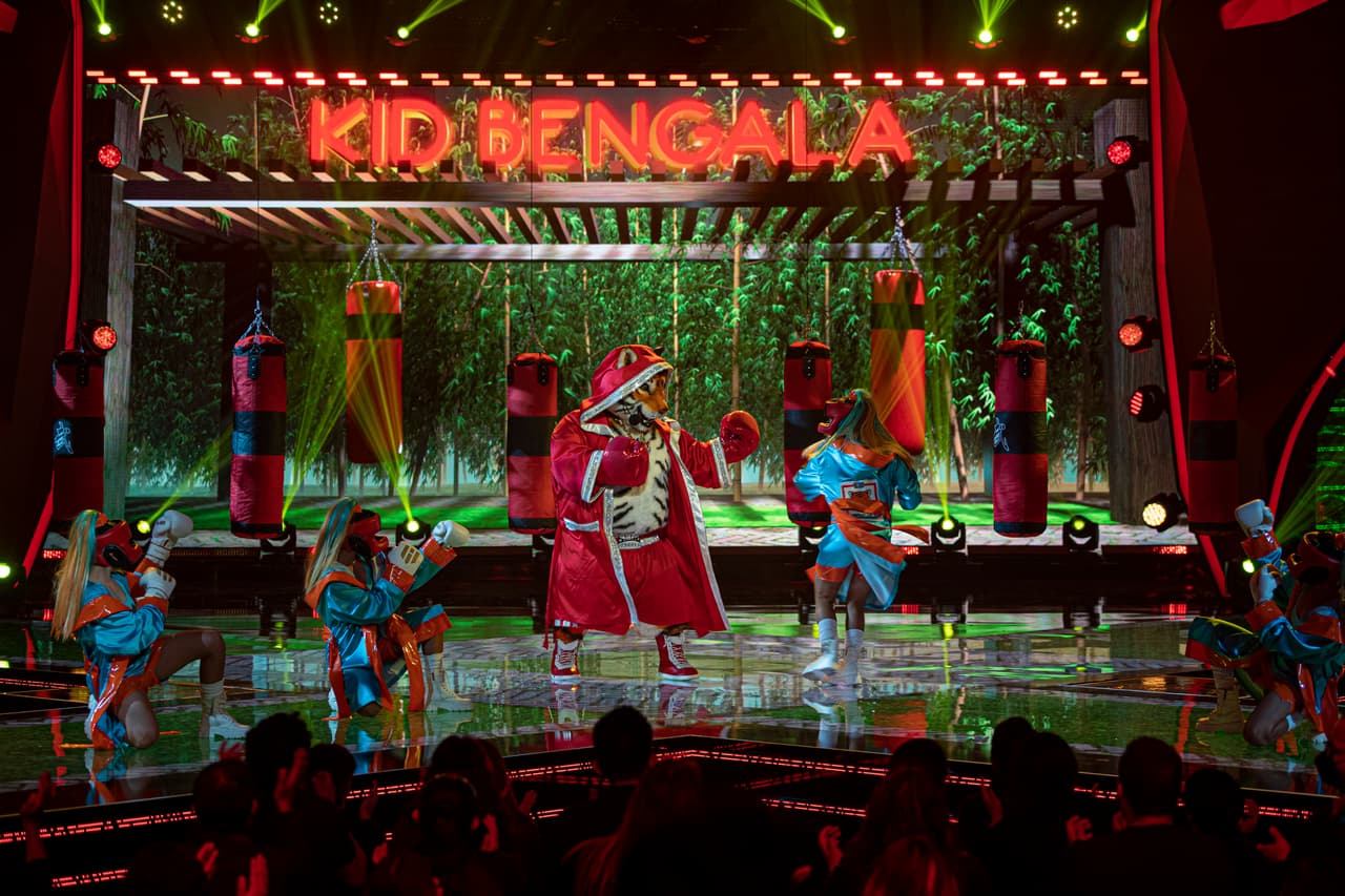 Con toda la energía y sentimiento, Kid Bengala cantó 'La Mejor De Todas' en el escenario de ¿Quién Es La Máscara?.