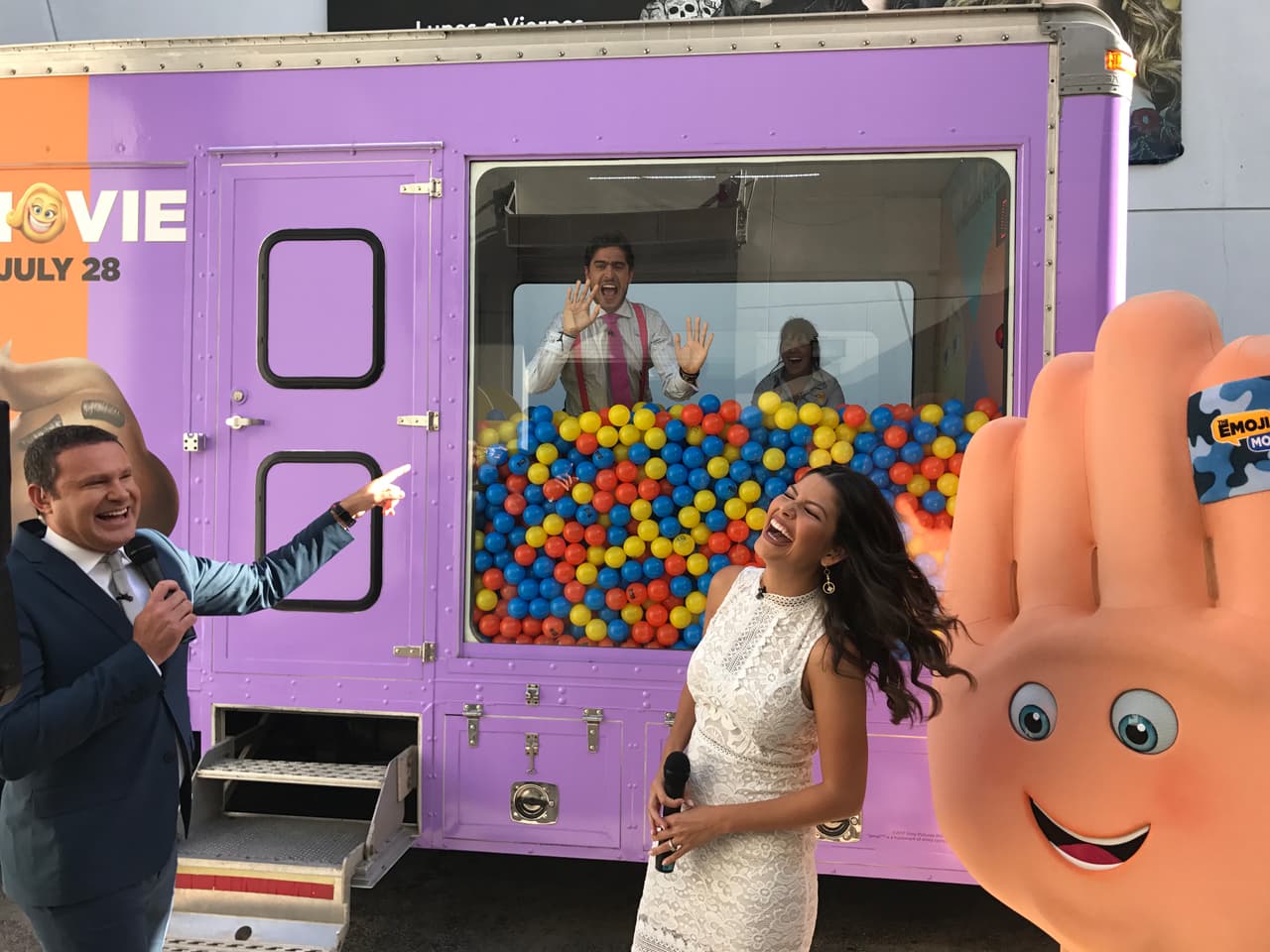 Rodolfo Landeros se divirtió como niño en el camión oficial de esta película que pronto llegará a las pantallas grandes.