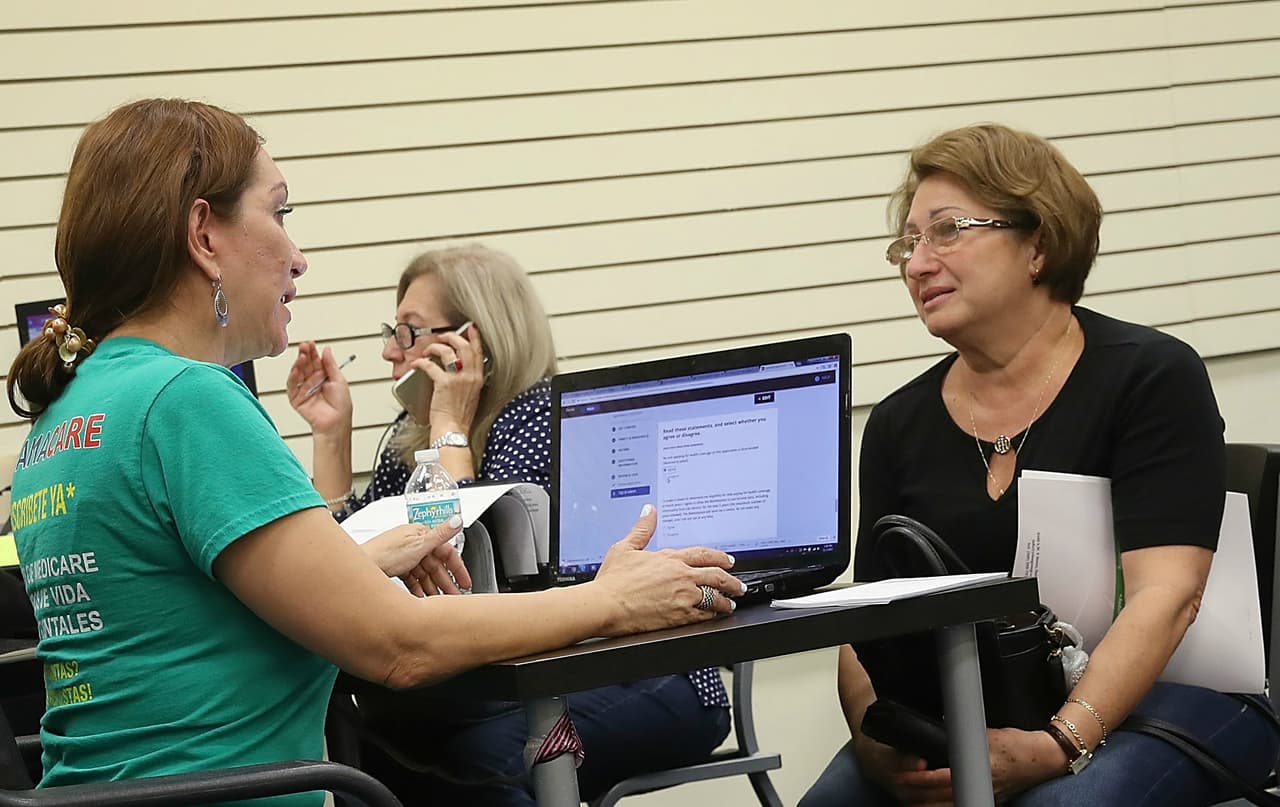 Este año podrías ahorrar más que nunca al inscribirte en Obamacare: revisa esta guía útil 