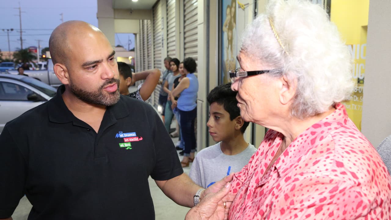 Así fue la entrega de ayudas por 'El Bueno, La Mala y El Feo' en Port Arthur, una de las localidades más afectadas por el huracán Harvey.