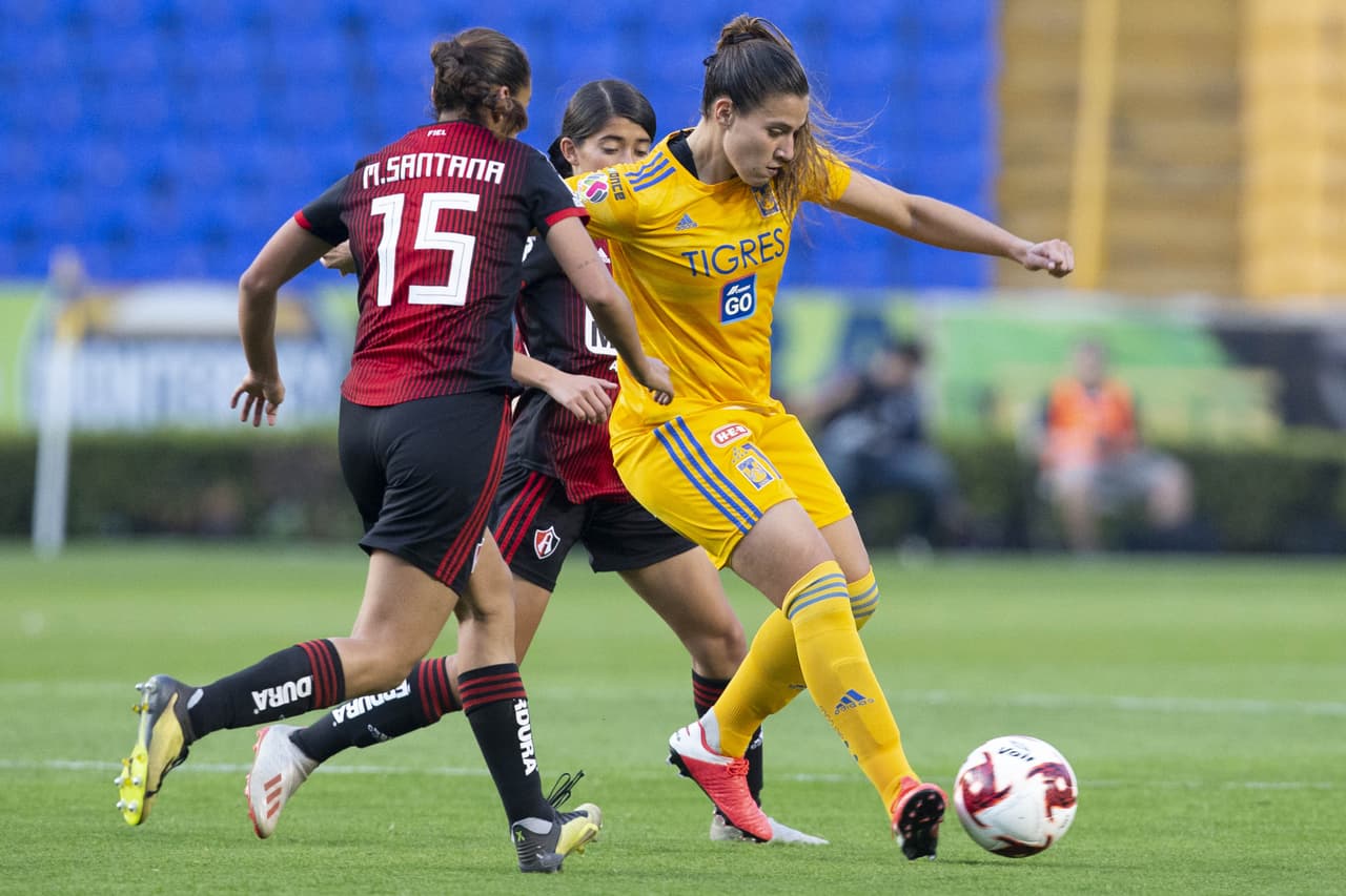 Con goles de Belén Cruz y Miah Zuazua, 'las Felinas' ganan 2-0 al Atlas y llegan a 10 puntos. El equipo femenil de Tigres sigue en ascenso en la Liga MX Femenil.