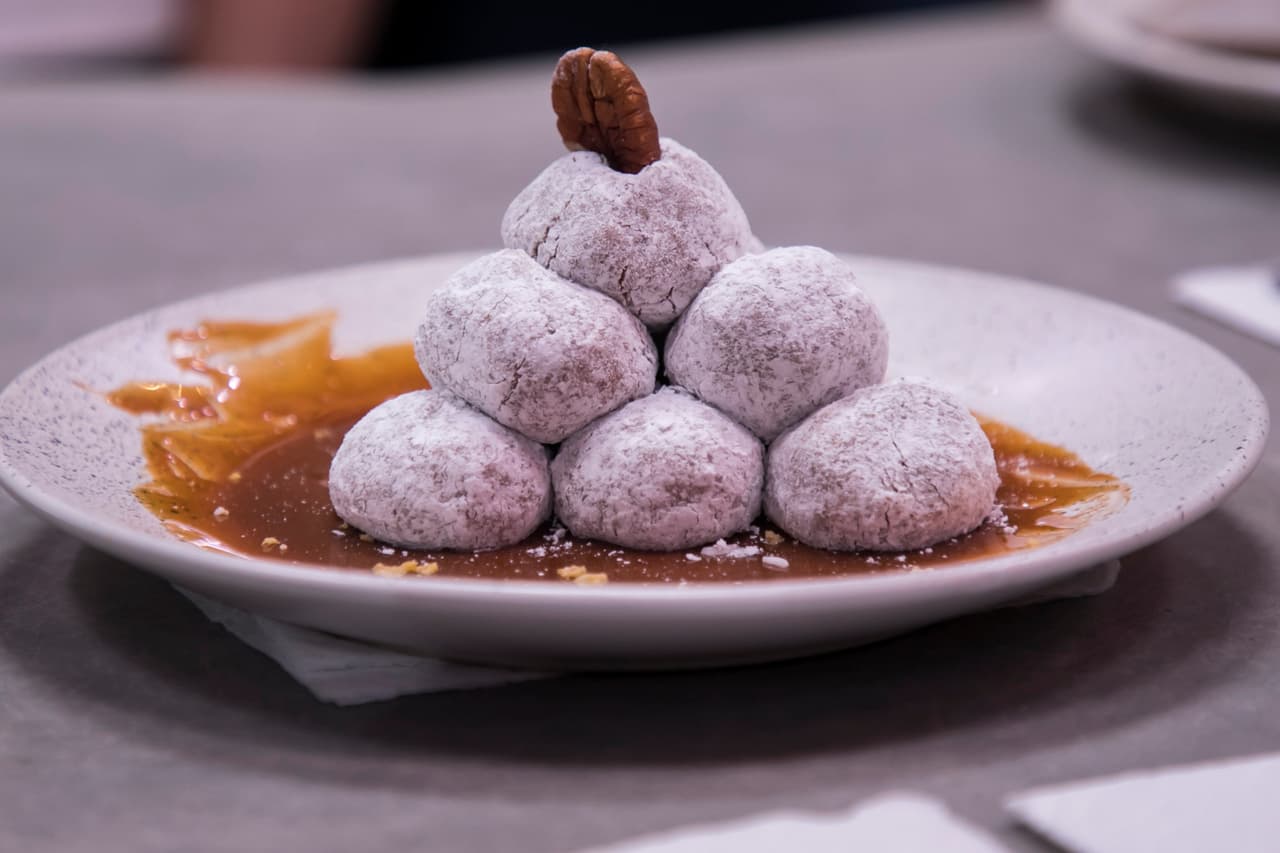 Hubo besitos de nuez como postre.