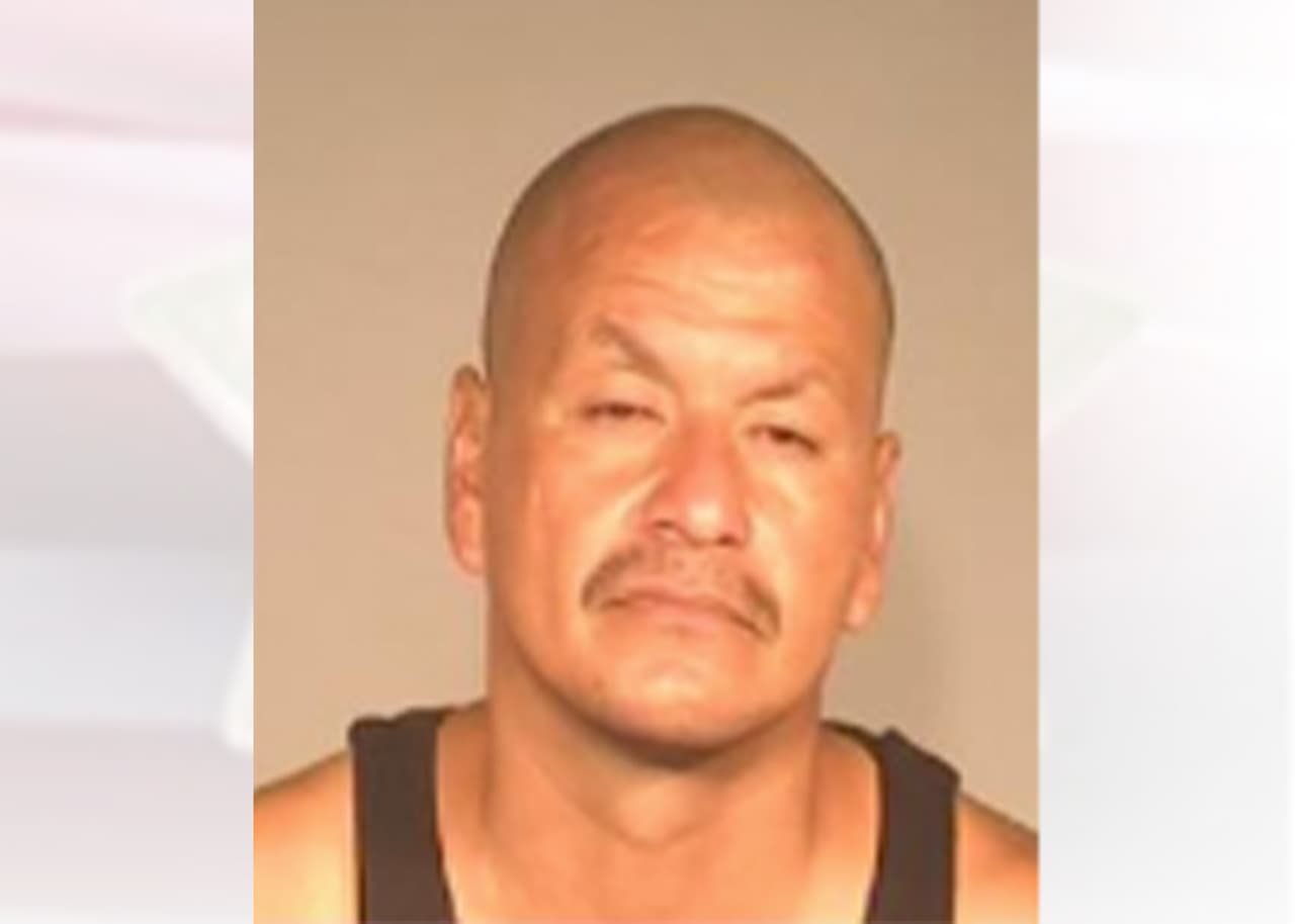 Nombre: Carlos Higuera
<br>Fecha de Nacimiento: 9/29/1980
<br>Orden de arresto: #20001154