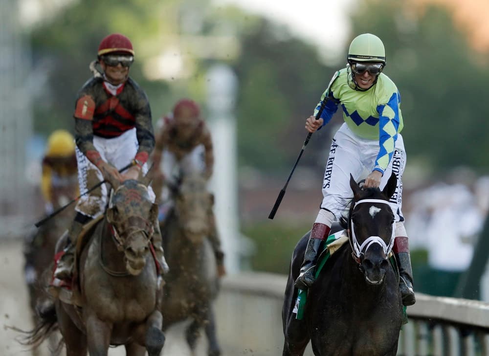 En el 2014, Velázquez se convirtió en el primer jinete de la historia en sobrepasar los 300 millones de dinero acumulado tras imponerse en el Spiral Stakes, aunque en aquella ocasión iba montado en el We Miss Artie.
