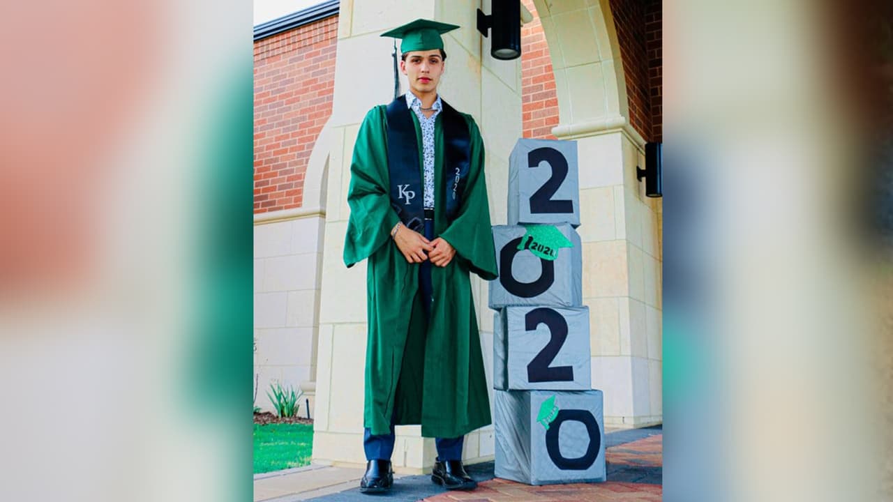 Nancy Veliz - "Mi hijo, Cristian, Kingwood Park Highschool. Orgullosa de él y de todos los graduados 2020".