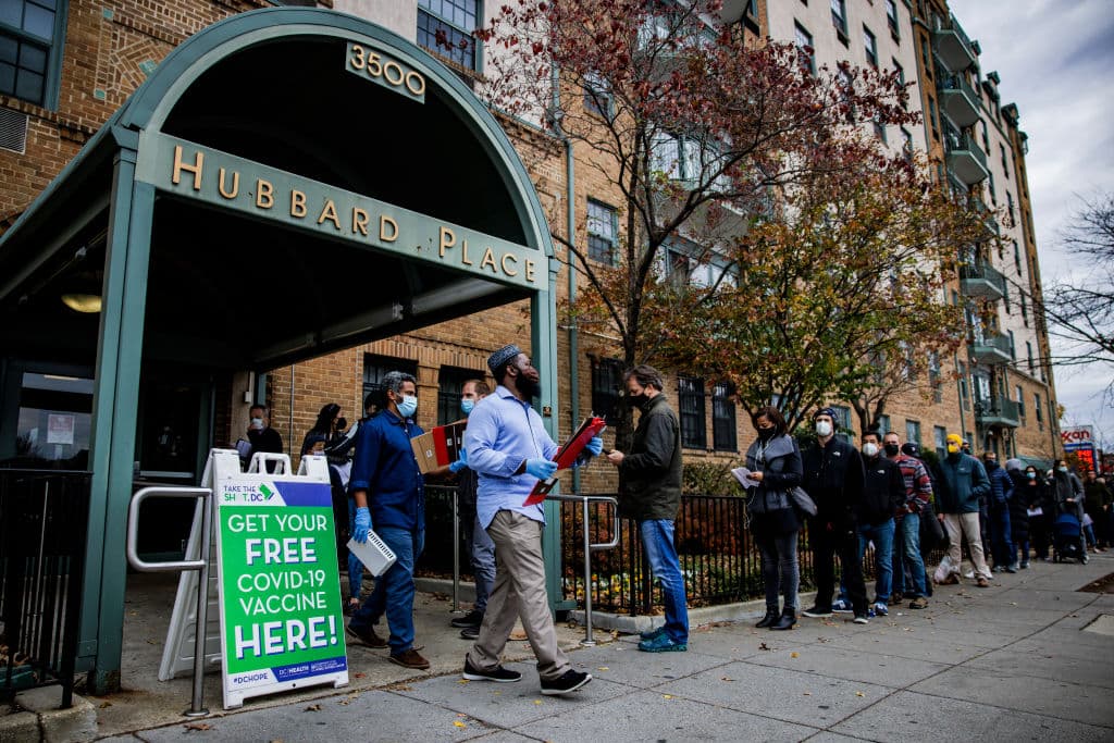 Las vacunas contra el covid-19 salvaron 20 millones de vidas (pero deberían haber sido más)
