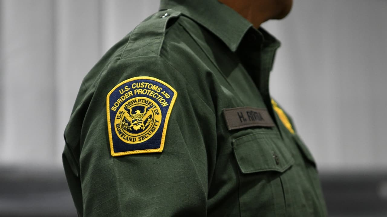 Revelan que una sexta niña indocumentada murió en manos del gobierno el año pasado