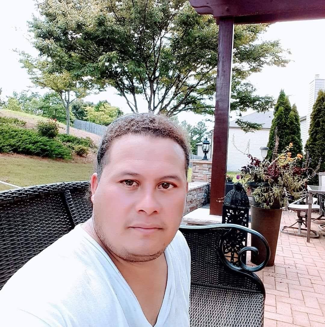 Cualquier persona con información sobre su ubicación debe llamar al 770-640-4100 para hablar con un detective o al 404-577-8477 para hablar de forma anónima con Crime Stoppers Atlanta.