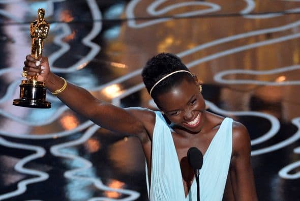 La primera actriz de origen mexicano en ganar un Oscar. Mira aquí lo último en chismes.