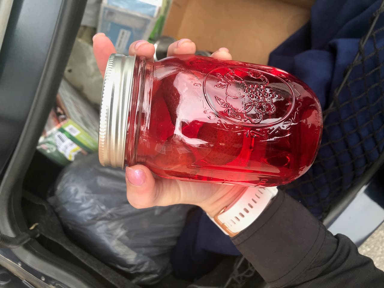 Botellas decomisadas por las autoridades.