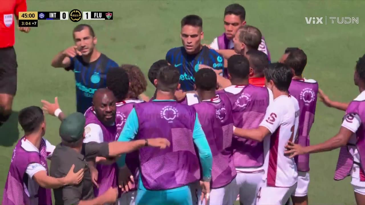 ¡Se están peleando! Chivu le patea el balón a Lautaro y se arma la bronca