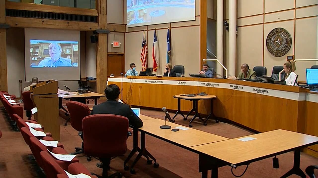 La Corte de Comisionados de Dallas aprobó con 3 votos a favor y 2 en contra que todos los negocios en el condado requieran el uso de cubrebocas para empleados y propietarios.