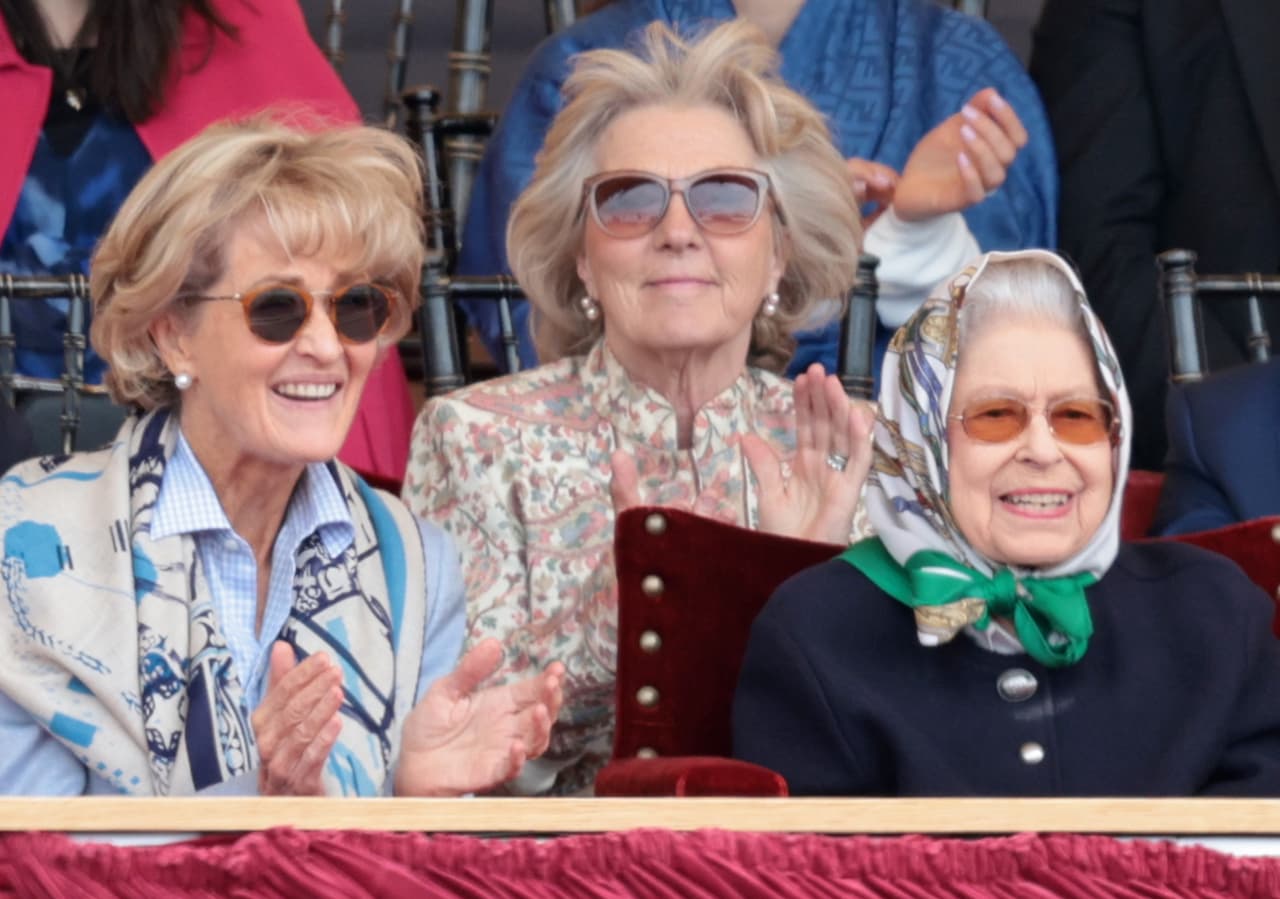 Penny Knatchbull y la reina Isabel II