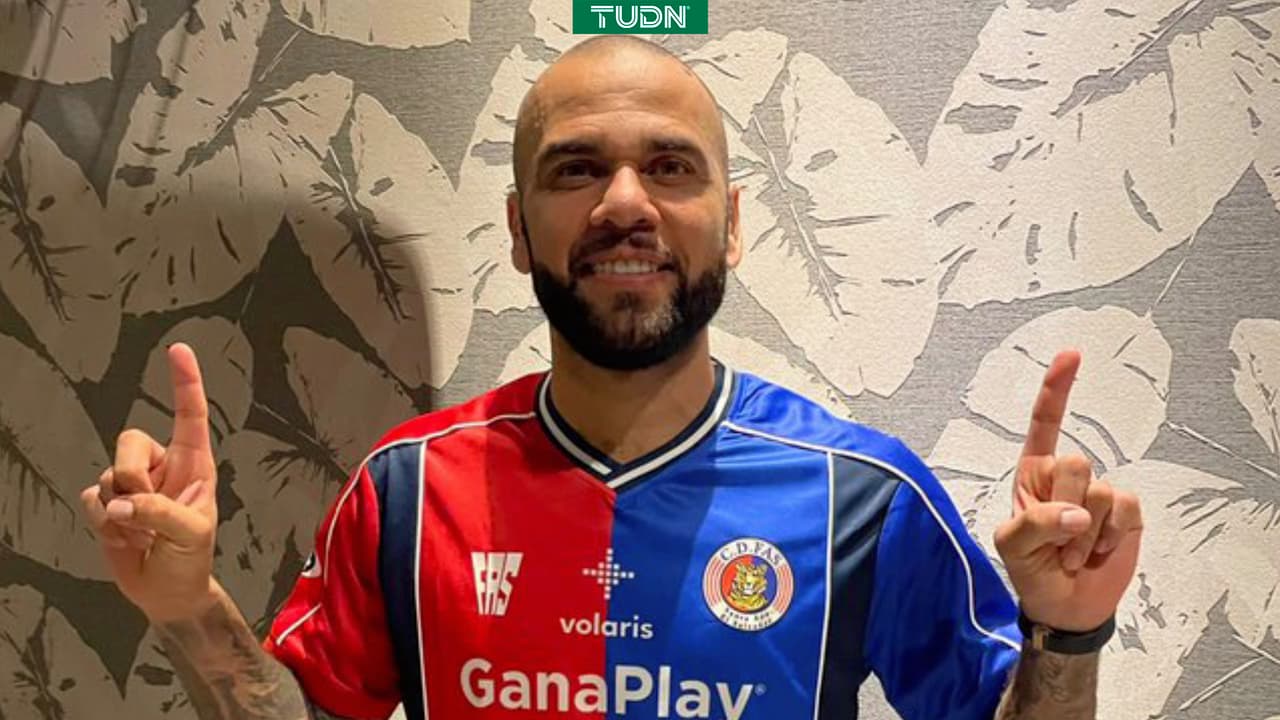 Dani Alves se pone la playera del Club Deportivo FAS de El Salvador