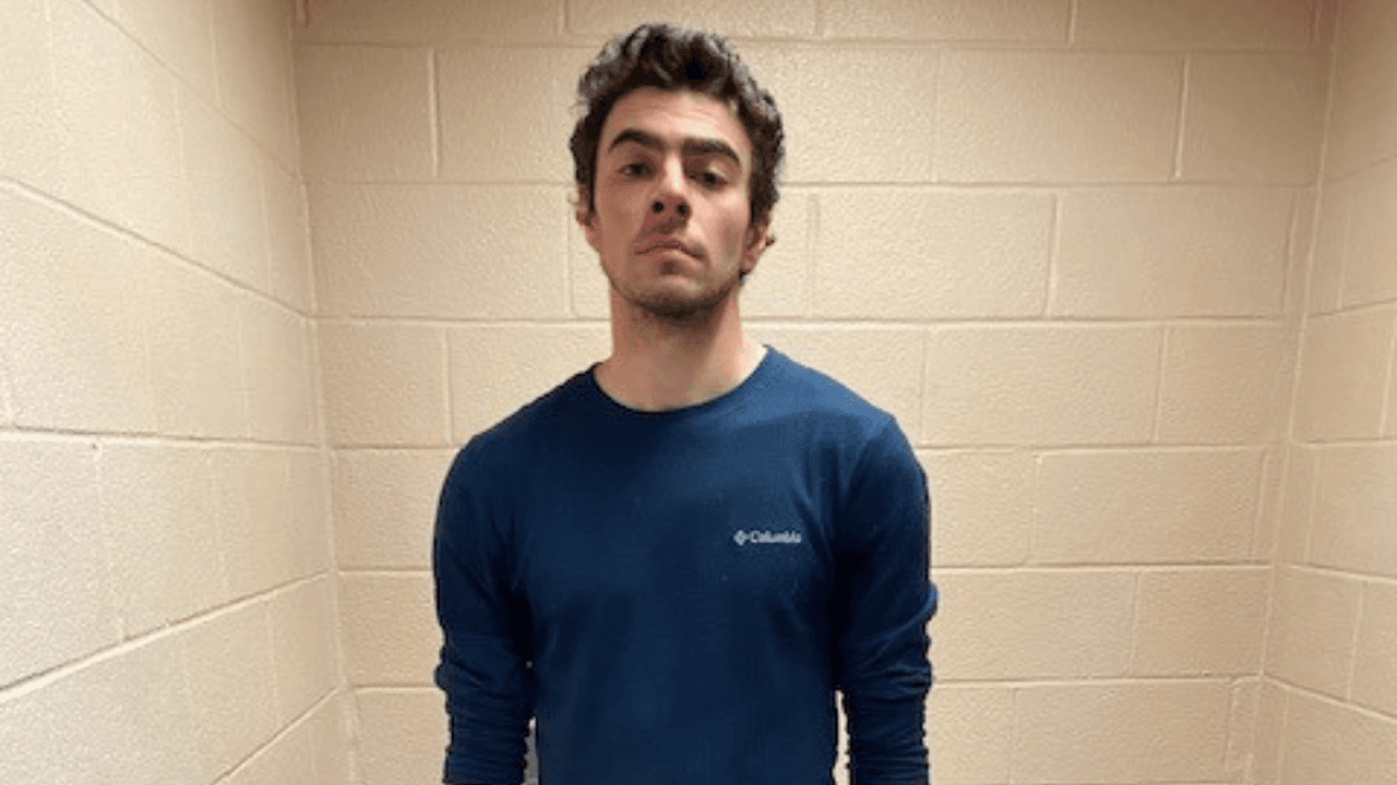 Qué es la espondilolistesis, la afección que aparentemente padece Luigi Mangione