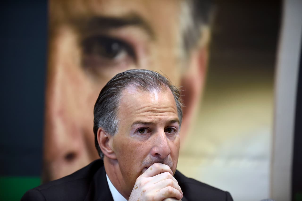 Mexico's presidential candidate for Todos por Mexico, Jose Antonio Meade, takes part in the launching of his book "El México que Merecemos" at the Random House office in Mexico City on May 24, 2018. (Photo by ALFREDO ESTRELLA / AFP) (Photo credit should read ALFREDO ESTRELLA/AFP/Getty Images)