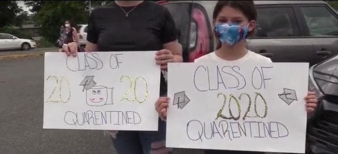 Los estudiantes indicaron estar muy felices de ver a sus amigos, pues hace tiempo no se veían.