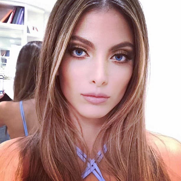 ¿Te gusta con ojos azules?