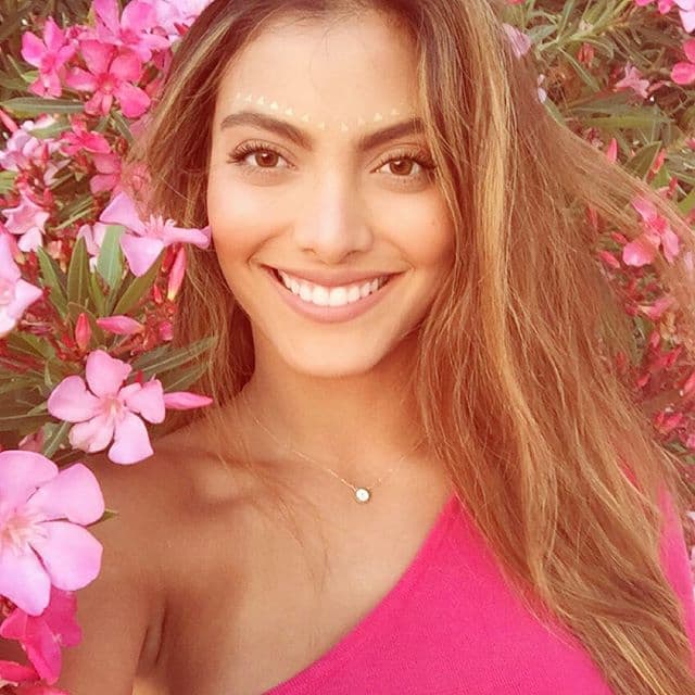 Con esa sonrisa seguro lo logra.