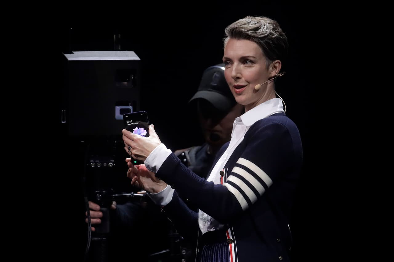 Rebecca Hirst, directora de mercadeo de Samsung, fue una de las encargadas de presentar el nuevo producto en la feria Unpacked 2020, en San Francisco.