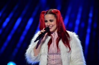 El segundo show inició con la respuesta a la interrogante que quedó en el aire al final del primer programa. ¿Wanda López continuaría en la competencia?