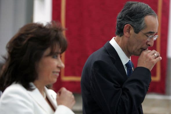 La ex primera dama derramó lágrimas al asegurar que sigue sintiendo "un amor grande y sólido" por Colom, con quien se había casado hace ocho años, pero dijo que su amor por el pueblo guatemalteco es "ilimitado".