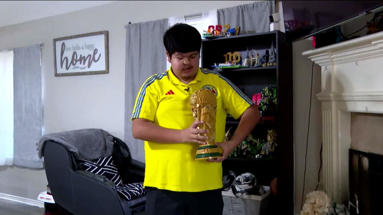 De sobrevivir a un grave accidente a ser abanderado en el Mundial de Fútbol en Arlington