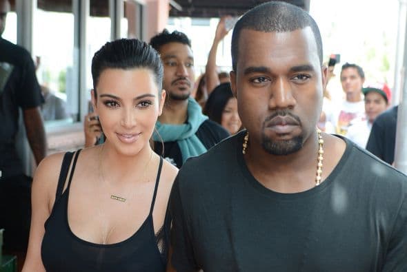 Y aunque su relación suele ser cursi y polémica, este par jura ante los ojos del mundo que siguen enamoradísimo.