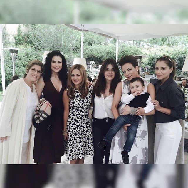 Hace unos meses la vimos celebrar con sus compañeros del medio el baby shower de su bebé.