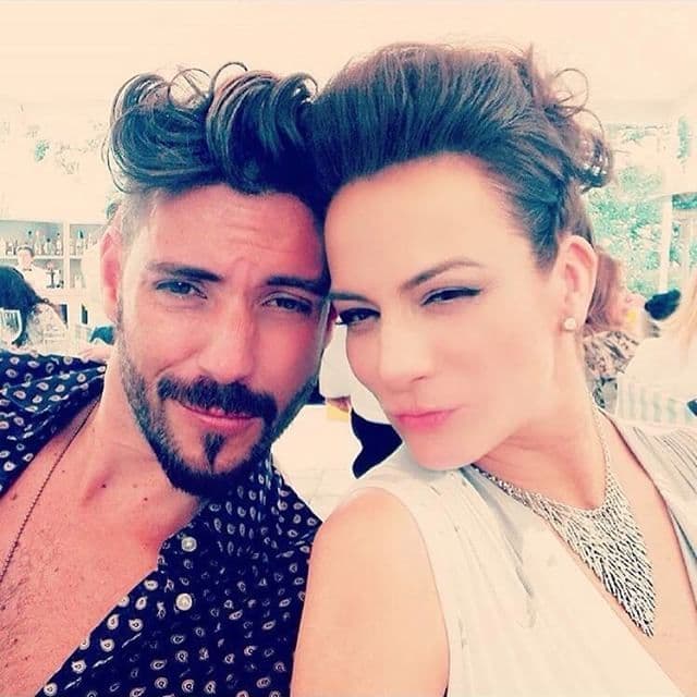 ¡Pero qué coqueta y guapa!