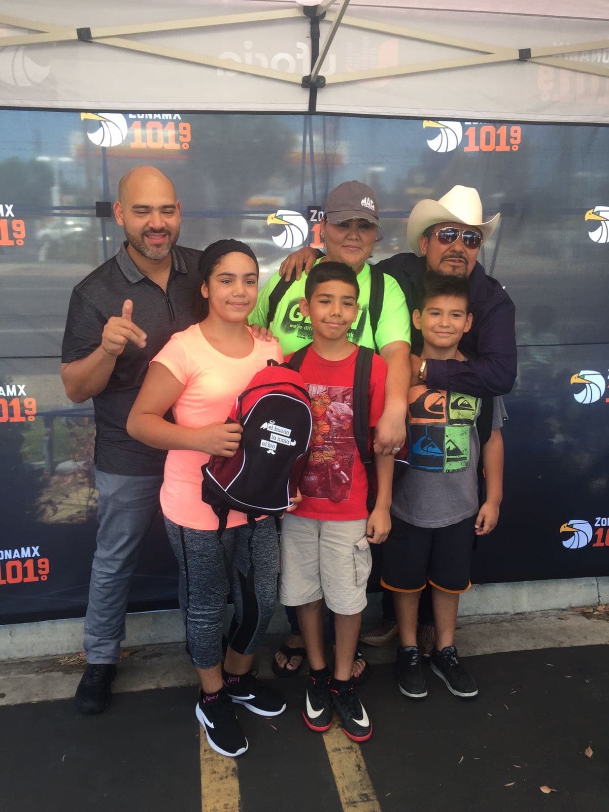 'El Bueno, La Mala y El Feo' no dejan de premiar a los niños en el regreso a clases.