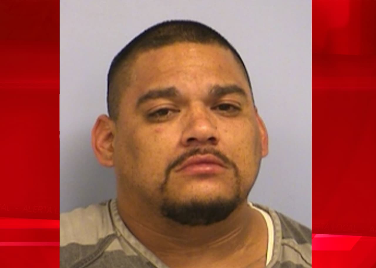 Arrestan a sospechoso de asesinar hombre en medio de un intento de robo en un estacionamiento en Austin 