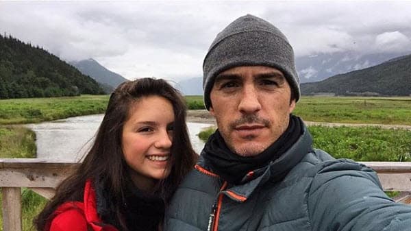 Fue gracias a ella que el actor dejó las drogas y el alcohol: "Había mucha gente que me quería pero realmente yo no me quería ayudar. Sucede cuando llega mi hija a mi vida y al año decido levantar la mano y pedir ayuda"
<b>, </b>comentó en el programa 
<a href="https://www.univision.com/entretenimiento/celebridades/esta-mujer-salvo-a-mauricio-ochmann-del-alcohol-y-las-drogas-y-no-es-aislinn-derbez">'El minuto que cambió mi destino'</a>.