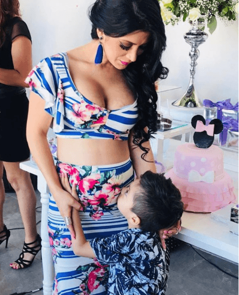Mientras tanto la pareja del cantante solo cuenta los días para la llegada de la bebé Gianna, quien será la primera hija de ambos. Aquí aparece junto a su pequeño Damian durante el baby shower que recién se le organizó en Monterrey, Nuevo León (al norte de la República Mexicana).
