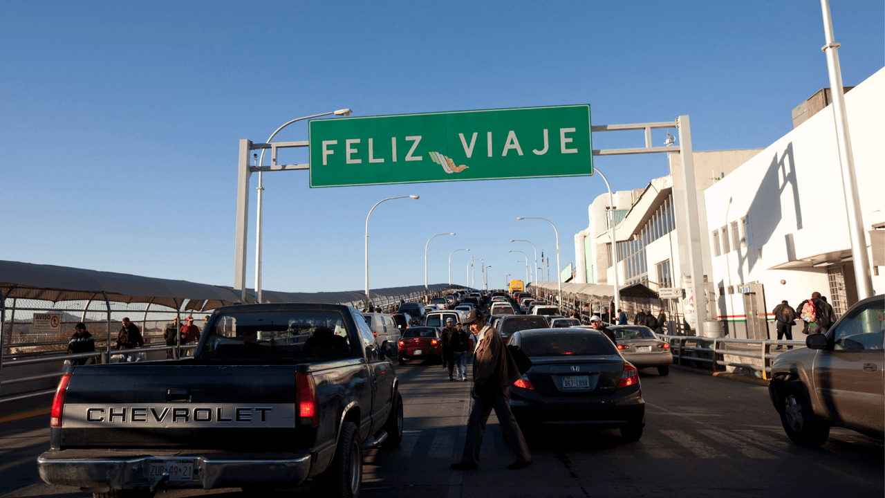 ¿Tienes un viaje por la frontera a México? Está prohibido cruzar con esta lista de animales y productos