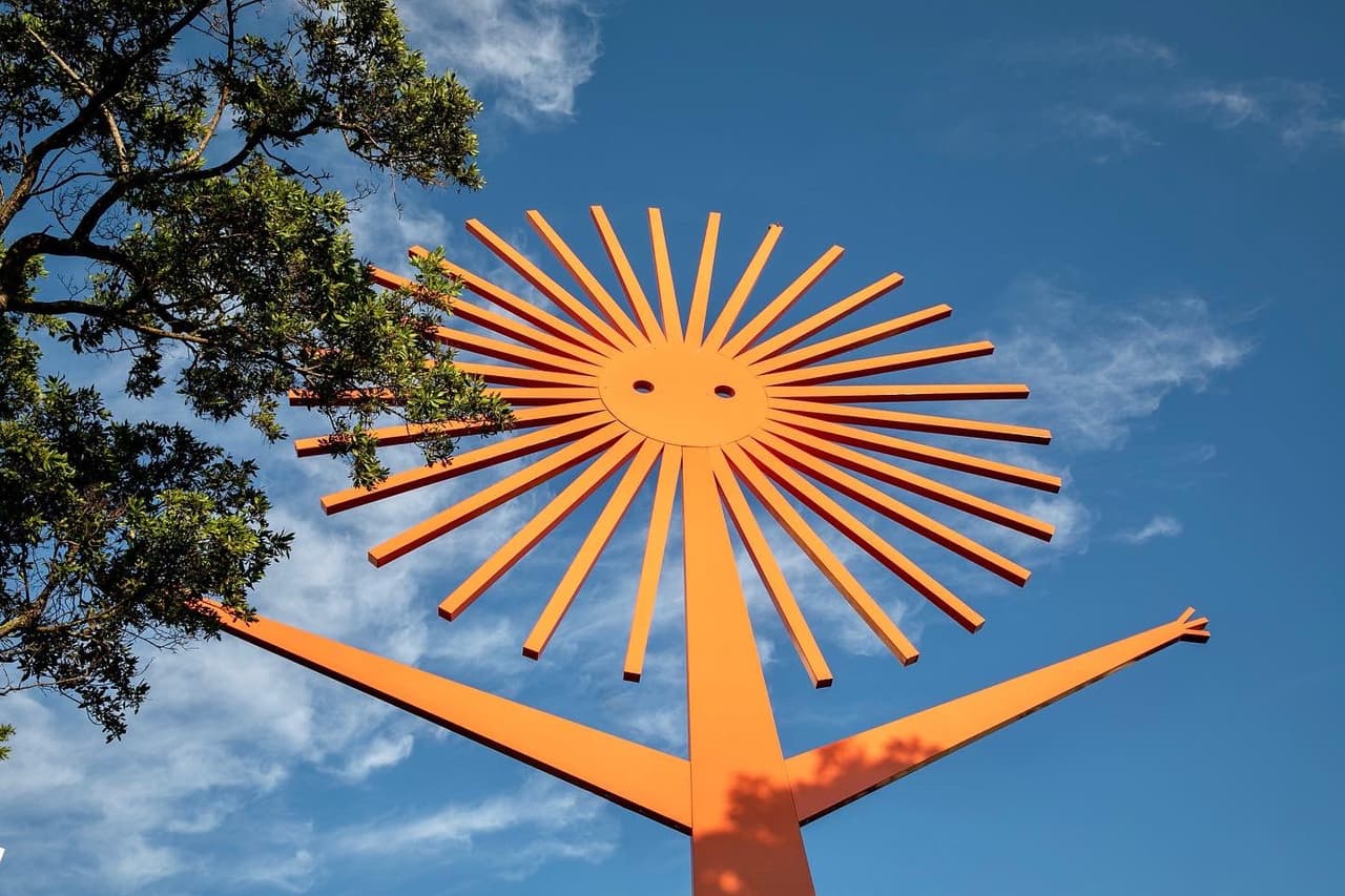 Otras exposiciones gratis y al aire libre incluyen “Miami Beach OnStage” en Pine Tree Drive y la Instalación de Arte Público en Pride Park. Todos alrededor del Art Basel Miami Beach, con sus impresionantes exhibiciones.