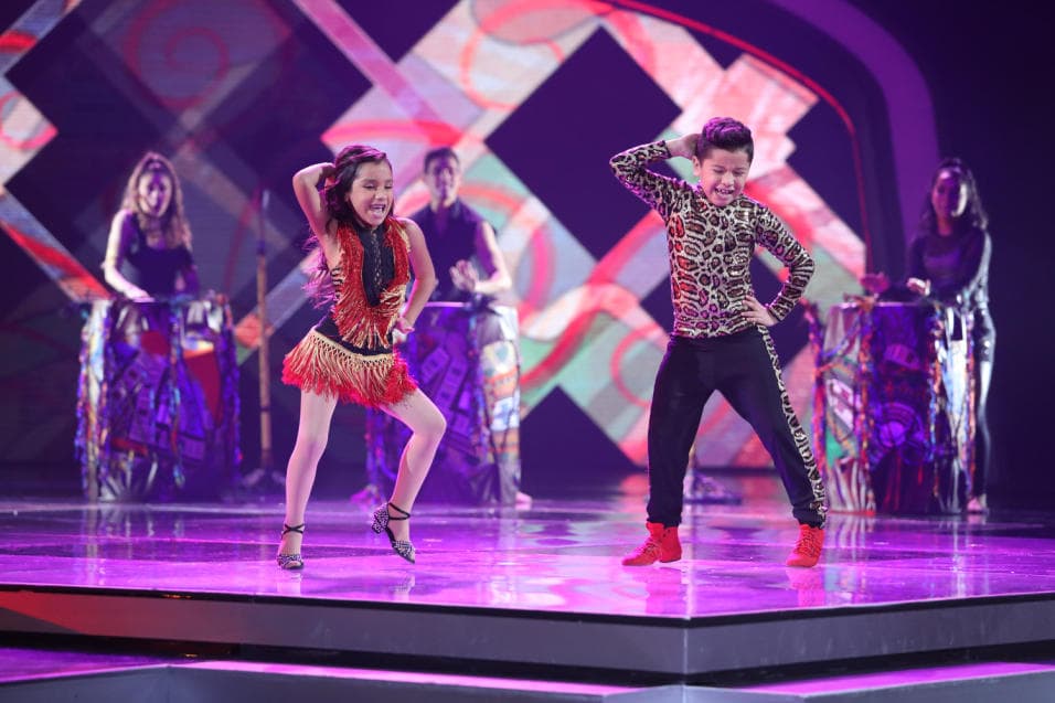 Jeanpaul y Ashley hicieron explotar al público con 'La Bomba'.
<b> <a href="http://www.univision.com/shows/pequenos-gigantes/jeanpaul-y-ashley-hicieron-explotar-al-publico-con-la-bomba-video" target="_blank">Mira su presentación</a></b>