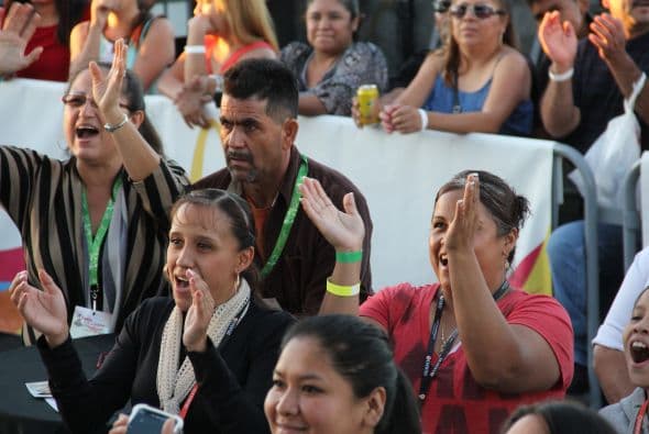 Cientos de personas disfrutaron de la tremenda celebración del Latin Grammy Street Party en Phoenix, donde estuvieron presentes varias agrupaciones nominadas a los premios GRAMMY® Latino incluyendo: Conjunto Primavera, Voz de Mando y Los Canarios de Michoacán. Esta fenomenal fiesta es un preámbulo a la gran noche de la música con la edición 15 de los premios anuales del GRAMMY Latino. Además de disfrutar de lo mejor de la música, los fans pudieron ganar premios y conocer a personalidades de Televisión y Radio de Univisión Arizona.