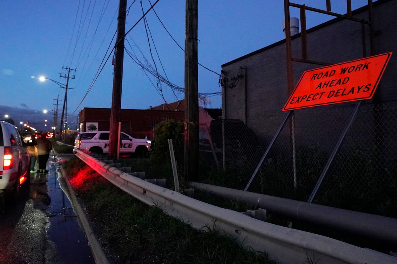 Los daños en calles y estructuras por el paso de tornados.