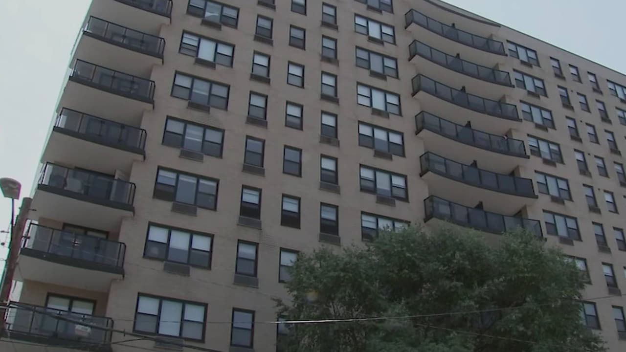 Un niño de 4 años muere tras caer por la ventana de un apartamento de un décimo piso en Connecticut