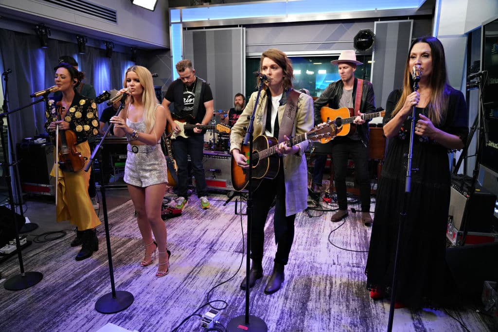 El country también estuvo presente, en esta ocasión con el tema 'Redesigning Women' de The Highwomen.