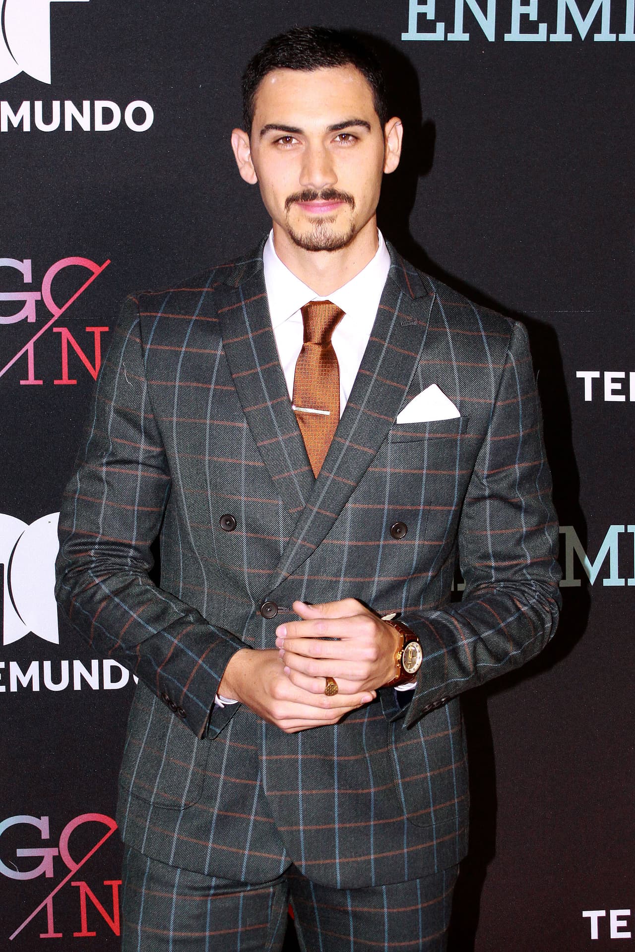 El público estadounidense fue testigo de su evolución, cuando llegó como un joven inexperto a incorporarse a 'Bajo el mismo cielo' hasta que actuó en 'La reina del sur 2', sumando su paso en el melodrama 'Enemigo íntimo'.