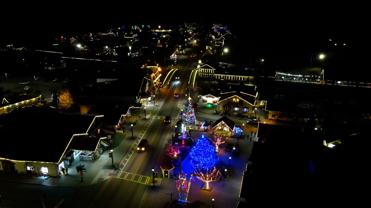 El ambiente festivo se respira en las calles de Helen en todo el año, pero en Navidad la celebración alcanza nuevas alturas.