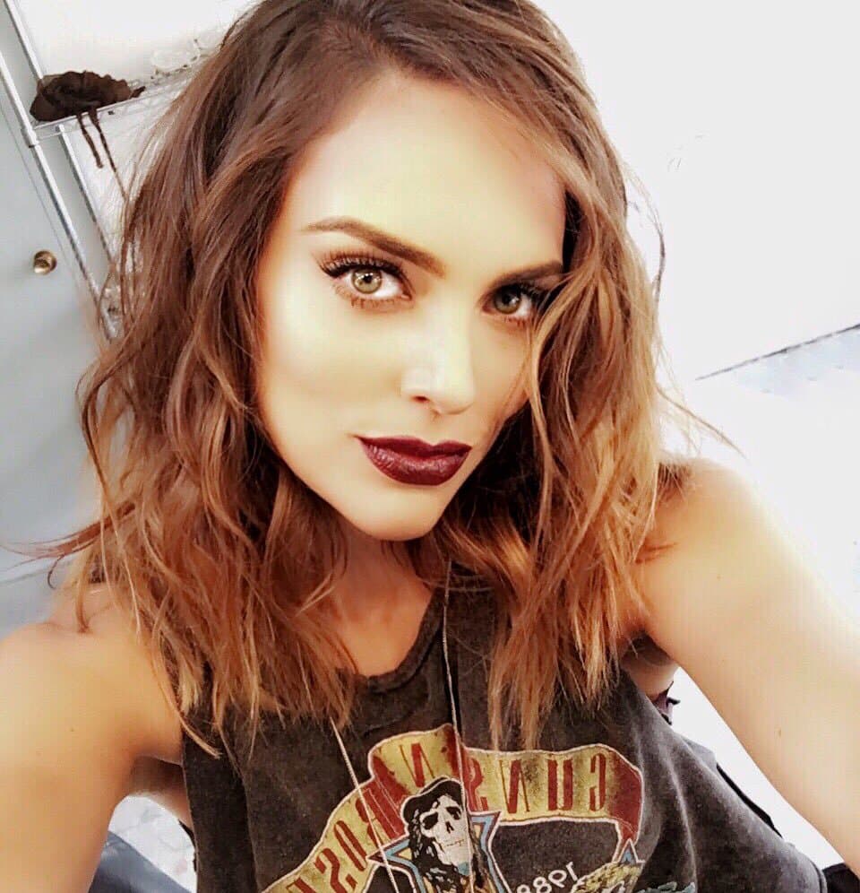 Su personaje de Cindy en la telenovela es divertida, risueña y muy amososa.