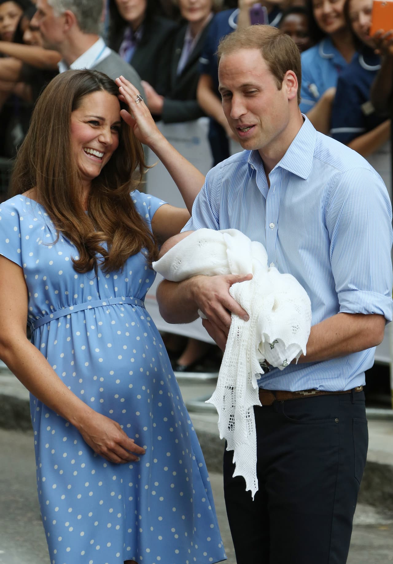 El 22 de julio de 2013 Kate y William recibieron a su primogénito, el príncipe 
<b>George Alexander Louis</b>. La duquesa dio a luz en Hospital St Mary de Paddington, Londres.