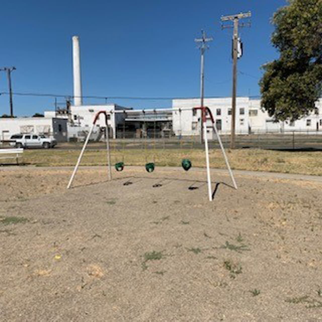 <b>El parque Pionner de la ciudad de Gustine, en el condado de Merced, también recibió recursos</b> que serán destinados para la mejora del recinto recreativo. Con un monto de $ 1,308,636 se construirá una nueva cancha de baloncesto, área de juegos, dos sectores para picnic y cercas para todo el parque.