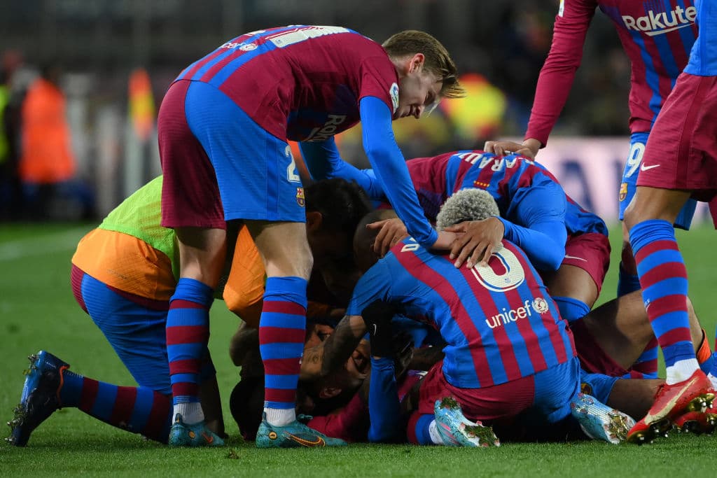 Pedri, a los 72 minutos, anotó el único tanto del partido ante el Sevilla, triunfo que dejo a los catalanes en el segundo puesto de LaLiga. Tecatito jugó 23 minutos.
<br>