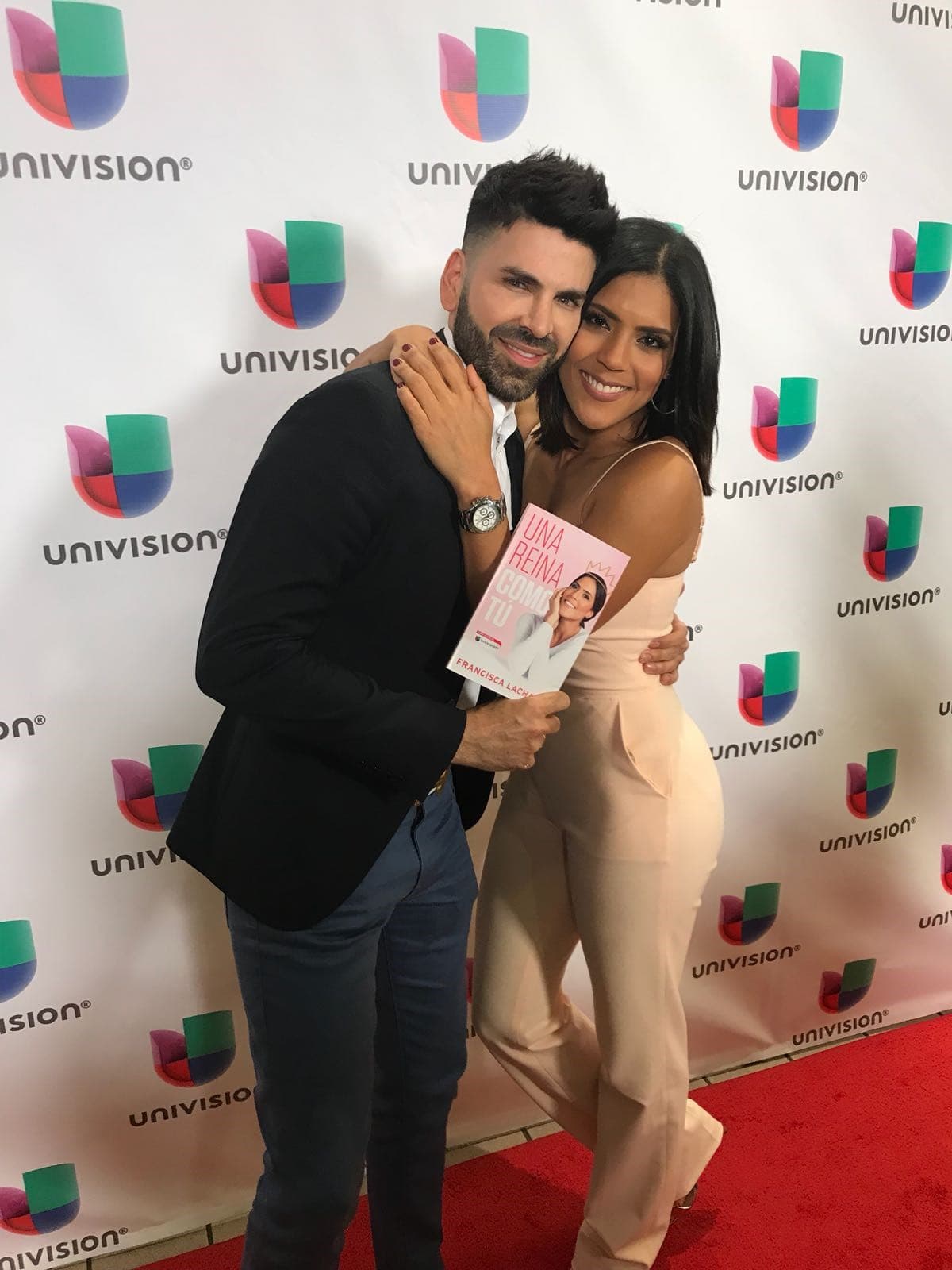 Francisca considera a Jomari Goyso como un hermano. Este abrazo entre ellos lo dice todo.